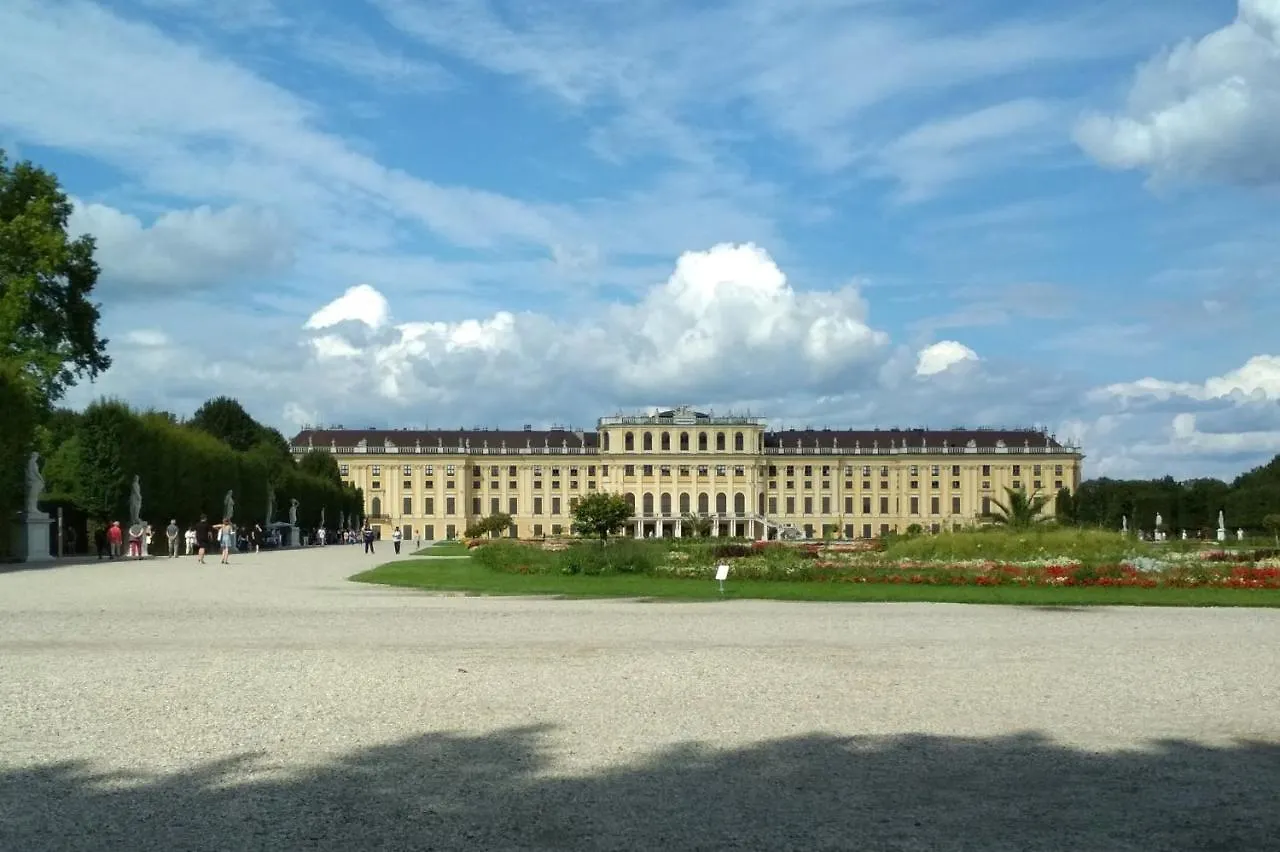 Central Mariahilfer Apartment 5 Min To The Schoenbrunn Palace And City Shopping Center Viena Austria