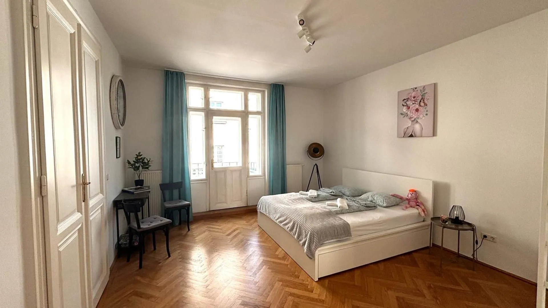 Central Mariahilfer Apartment 5 Min To The Schoenbrunn Palace And City Shopping Center Viena 0*,  Austria